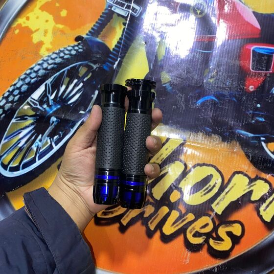 Universel High Performance Motorcycle Handlebar Grips - Image 2